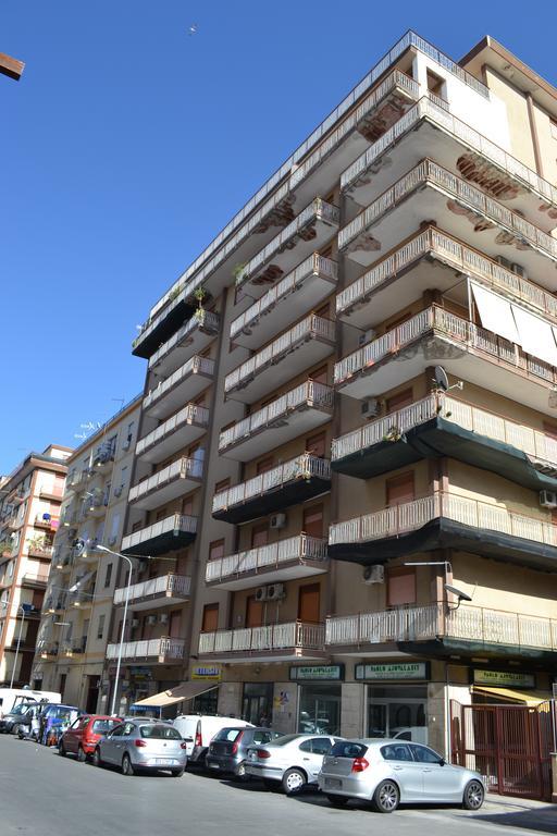 A Tre Passi Dal Centro Hotel Palermo Exterior foto